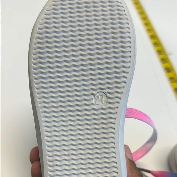 White and Pink Casual Sneakers with Sporty Aesthetic - Picture 4 of 4